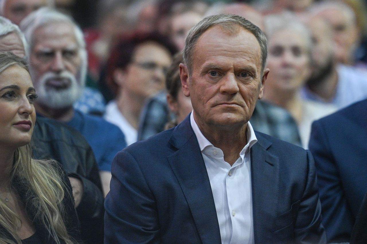 Tusk uderza w 500 plus. "Nie wystarczy zabrać pieniędzy z podatków i rozdać"