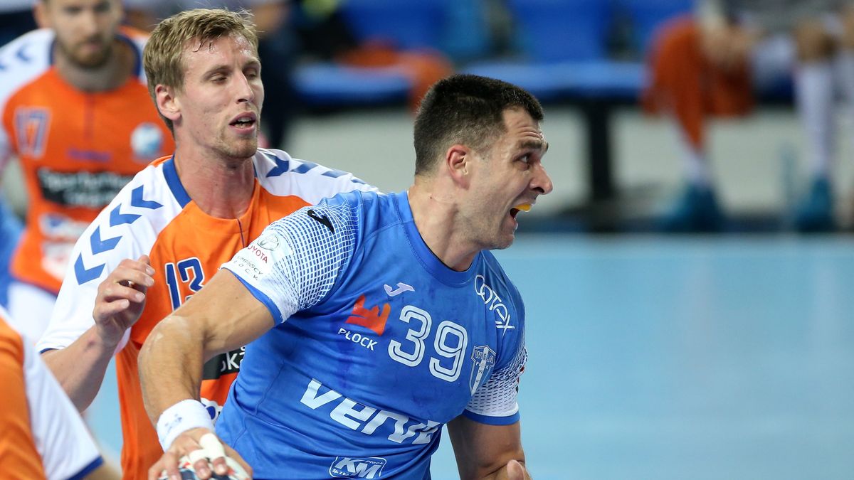 PAP / Piotr Augustyniak / Na zdjęciu: Andres Olafur Gudmunsson i Renato Sulić (z piłką)