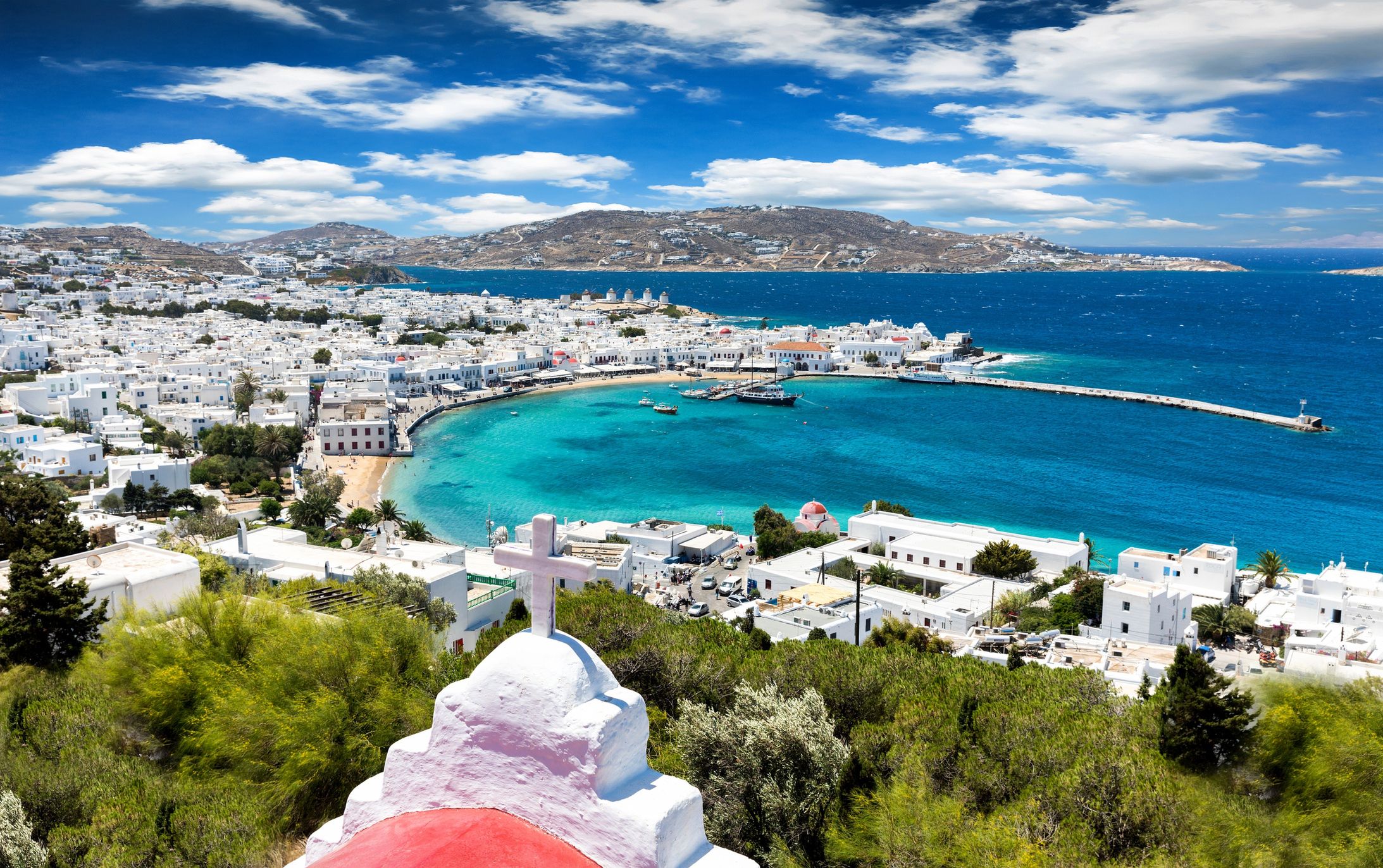 Mykonos zachwyca typową grecką architekturą