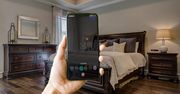Pokoje hotelowe mogą skrywać kamery. Znajdziesz je przy pomocy smartfonu