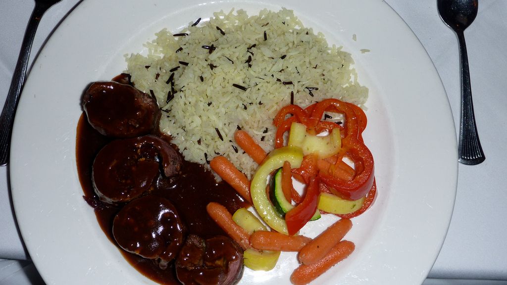 Gotowany stek ze strusia (z wewnętrznej strony)