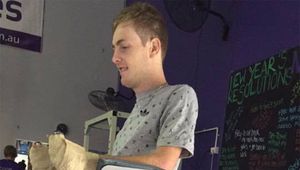 23-latek został sparaliżowany. Po chwili w jego kierunku poleciały bluzgi