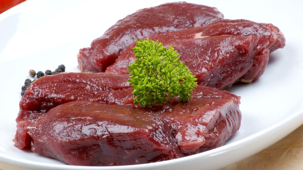 Surowy stek ze strusia (z zewnętrznej strony)