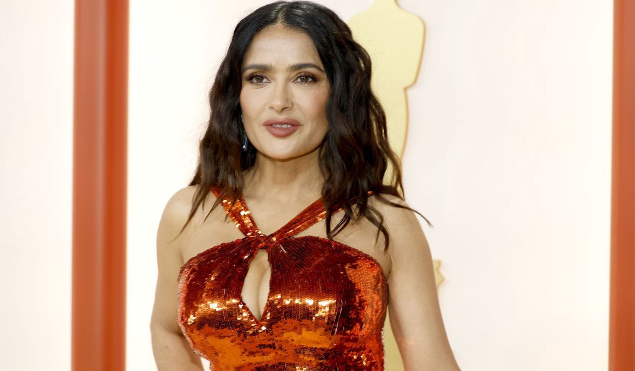 Salma Hayek zachwyciła na 95. gali wręczenia Oscarów. Po ceremonii szybko rozpięła sukienkę 