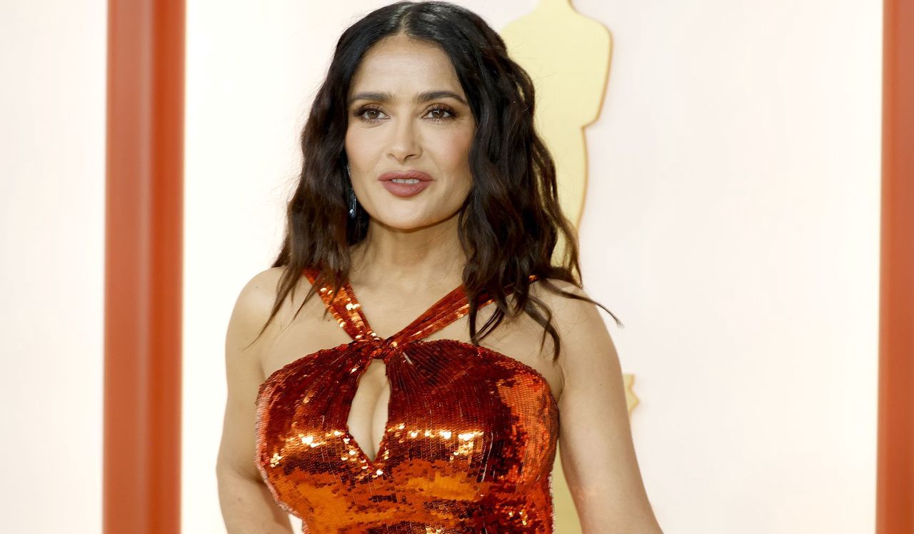 Oscary 2023. Salma Hayek pokazała, co się robi po oscarowej gali. Tylko rozpięła sukienkę