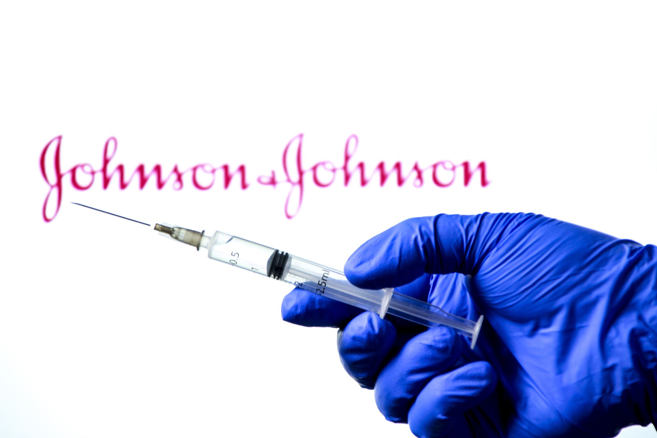 szczepionka johnson&johnson szczepienie strzykawka koronawirus covid