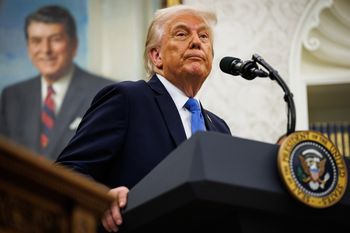 Złote smartfony Trumpa. Wyprodukują je w Chinach?