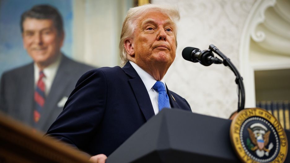 Złote smartfony Trumpa. Wyprodukują je w Chinach?