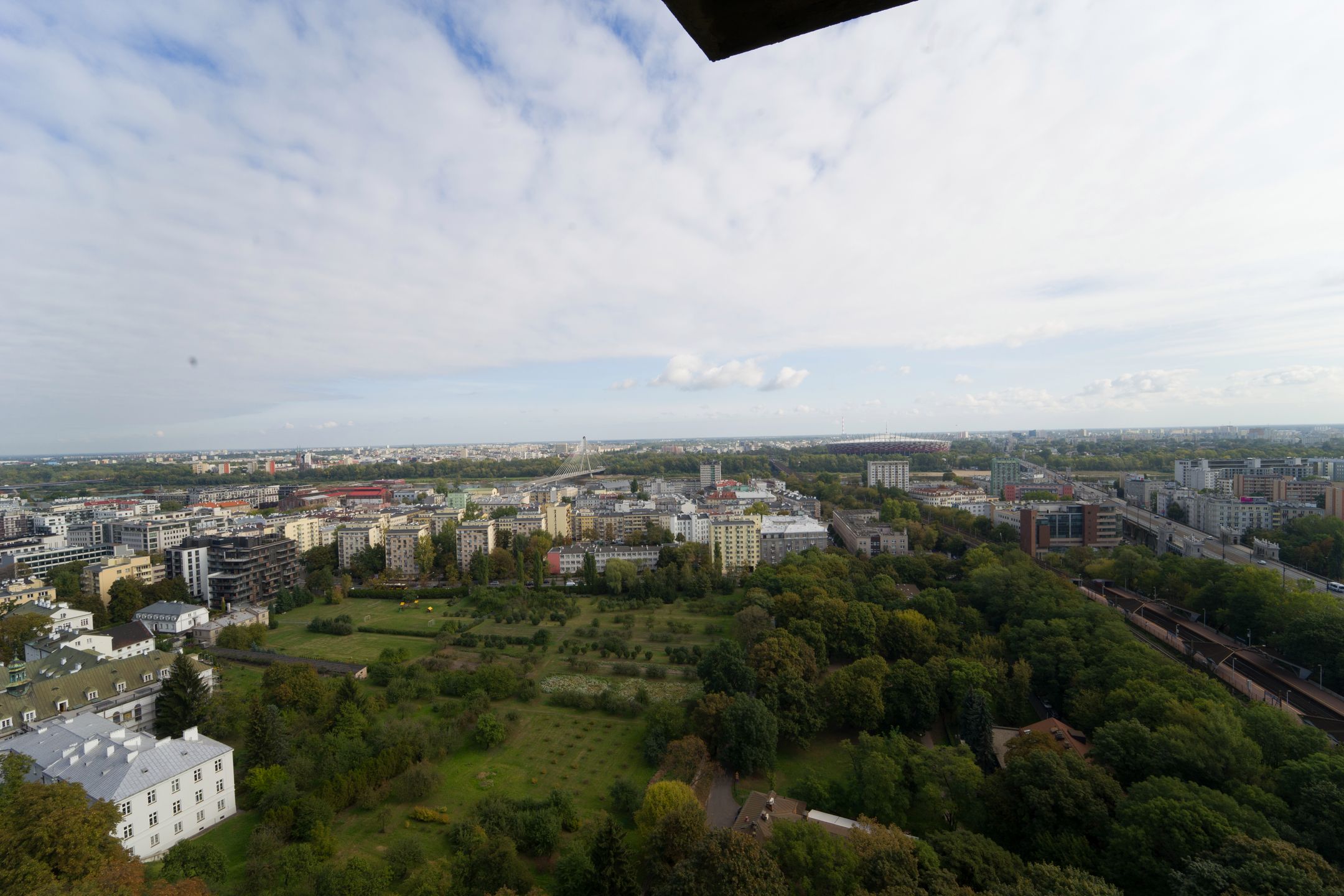 Samyang AF 14 mm f/2.8 FE - ultraszeroko, jasno i w przystępnej cenie [recenzja] 77