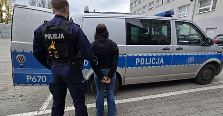"Bili go pięściami i tłuczkiem, potem wyciągnęli nóż. Zabrali nawet buty".