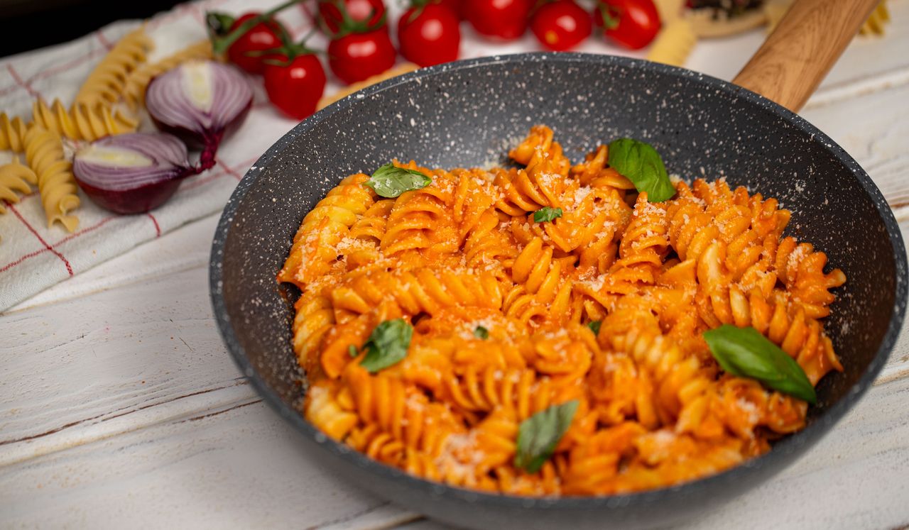 Cheesy pasta from the pan