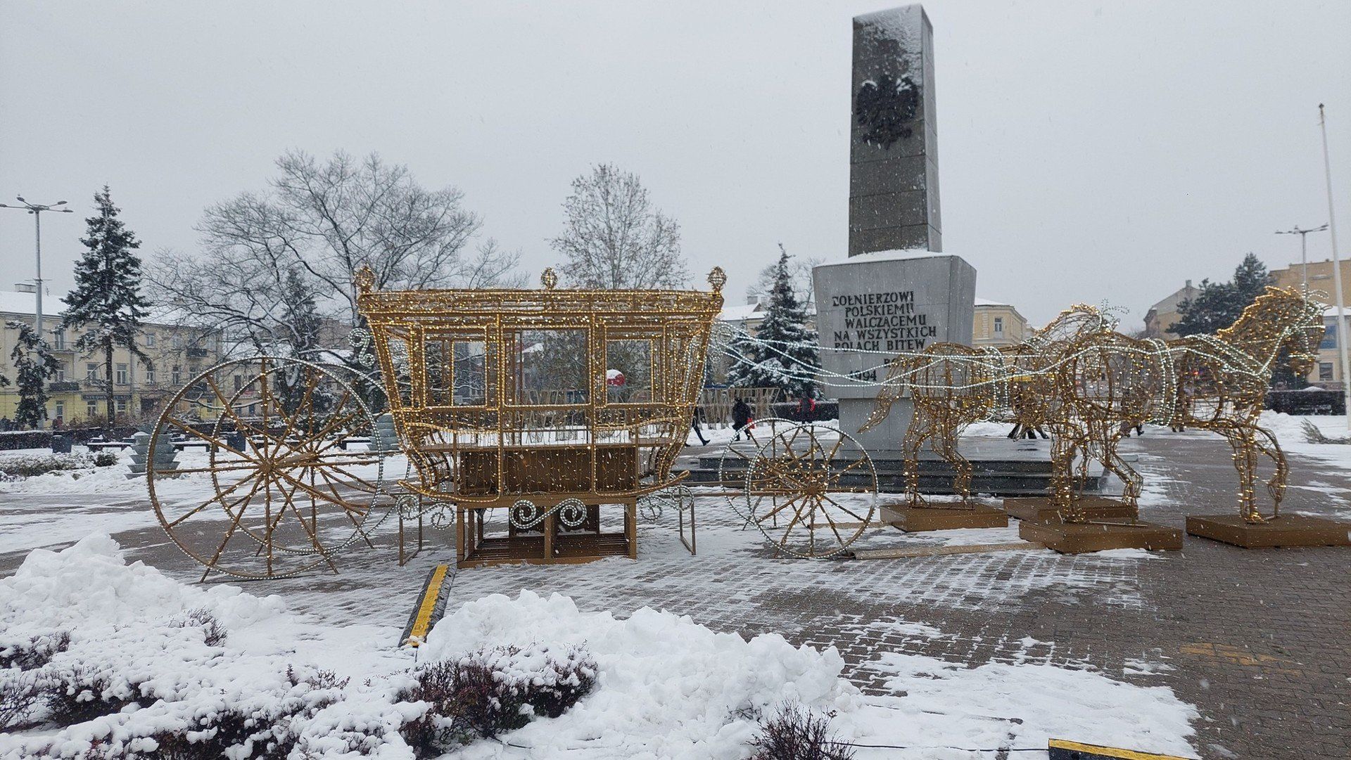 Ozdoby świąteczne 2025 na placu Wolności we Włocławku