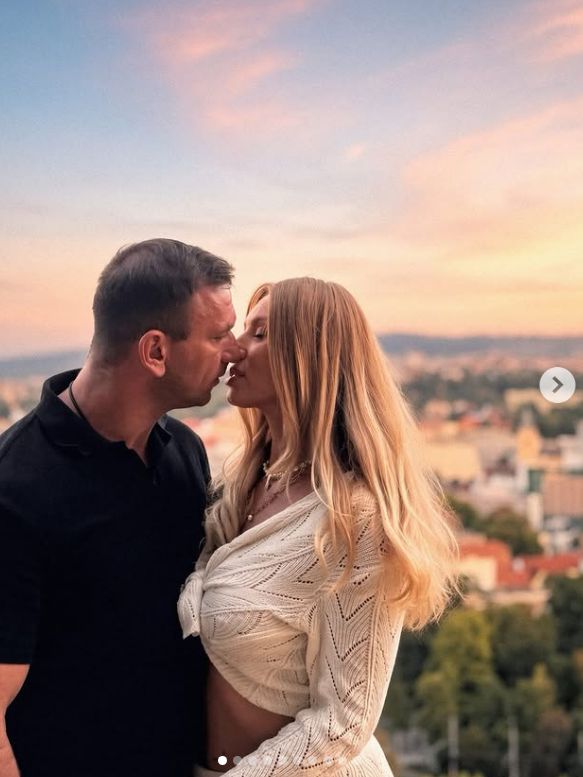 Karolina Pajączkowska z partnerem