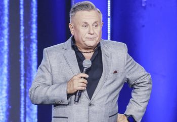 Ślązak, który bawi widzów do łez. Nie każdy wie, z kim jest związany