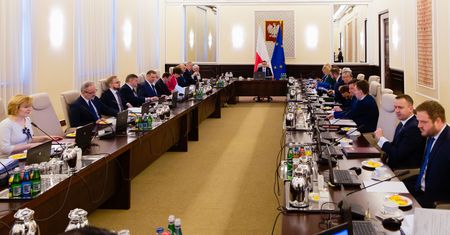 Rząd ujawnia niewygodną prawdę. Taki będzie deficyt i inflacja w 2022 r.