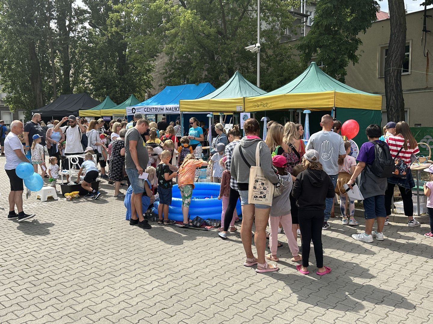 W sobotę (28.06) Centrum Nauki Keplera (CNK), zaprasza na dziewiątą już edycję Pikniku Naukowego podsumowująca 10-lecie Centrum Nauki Keplera. Znaleźliśmy zdjęcia pokazujące, z czym musieli się zmierzyć budowlańcy zanim otwarto Planetarium Wenus oraz Centrum Przyrodnicze wchodzące w skład CNK.