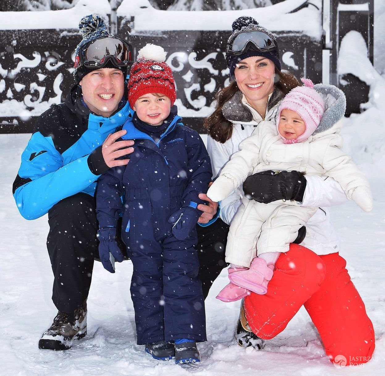 Książę William i księżna Kate z dziećmi, księciem George'em i księżniczką Charlotte, na nartach w francuskich Alpach (fot. East News)