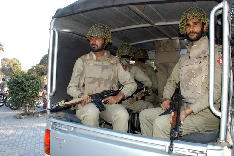 Spór o Kaszmir. W starciach na granicy z Indiami zginął pakistański żołnierz