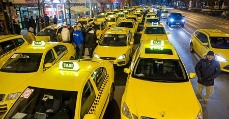 Protest przeciwko Uberowi. Taksówkarze blokują centrum Budapesztu