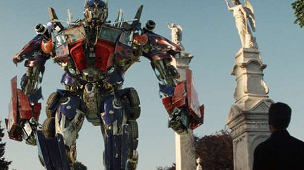 Tajwański robot zmienia swoje koła w nogi. Przodek Optimusa Prime'a? 1