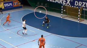 Niecodzienny gol w futsalu. Mikołaj Zastawnik przelobował bramkarza