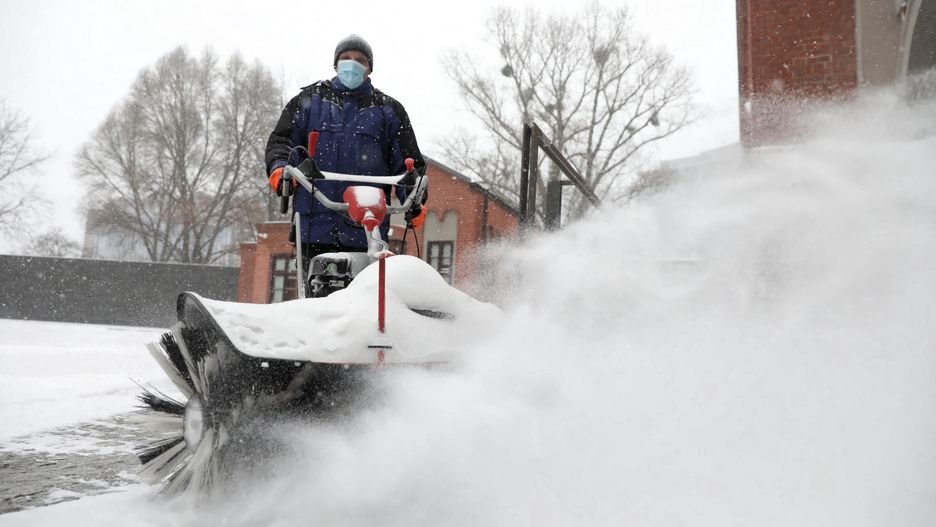 Warszawa. Odśnieżanie po ataku zimy