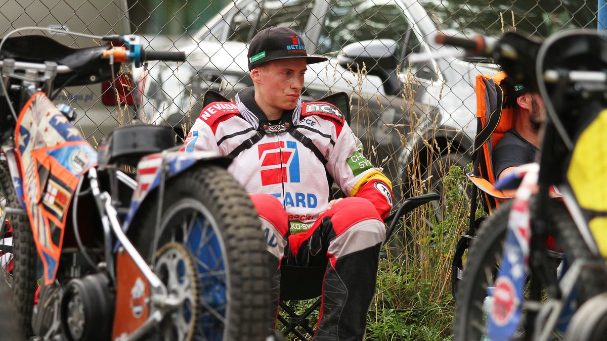 WP SportoweFakty / Adrian Skorupski / Na zdjęciu: Przemysław Liszka koncentriuje się w przerwie między biegami.