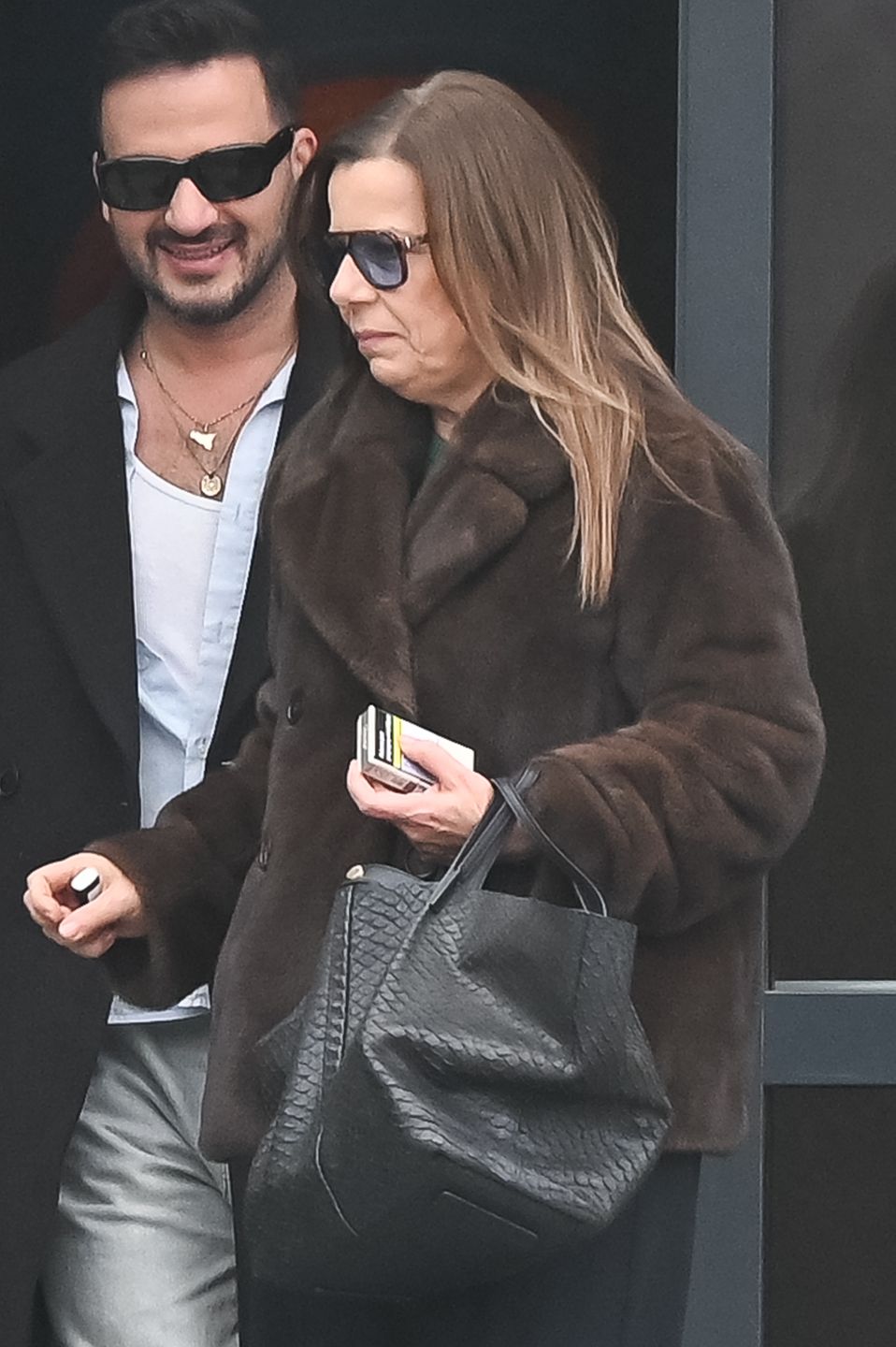 Agata Kulesza z papierosem