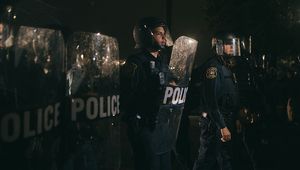 Niepokojące wieści z USA. Strzelanina obok bazy Anglików