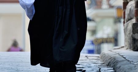Ksiądz skazany za gwałty wyszedł z aresztu. Pomogły niemałe pieniądze