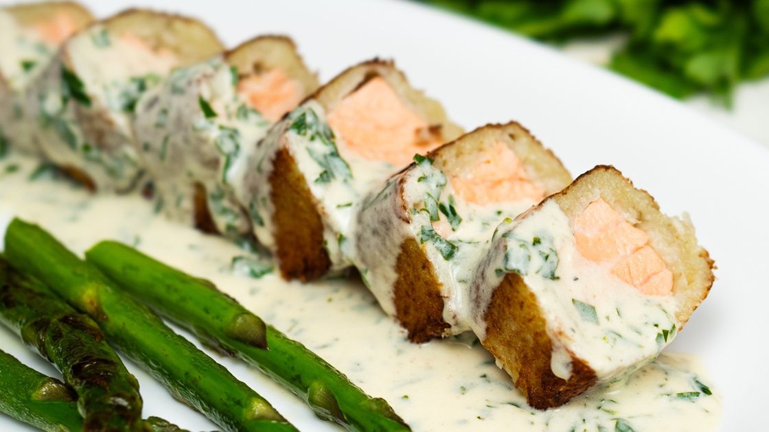 Ziemniaczane koreczki z łososiem