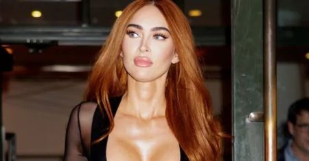 38-letnia Megan Fox eksponuje ciążowe krągłości w prześwitującej sukience, pędząc na modowy event