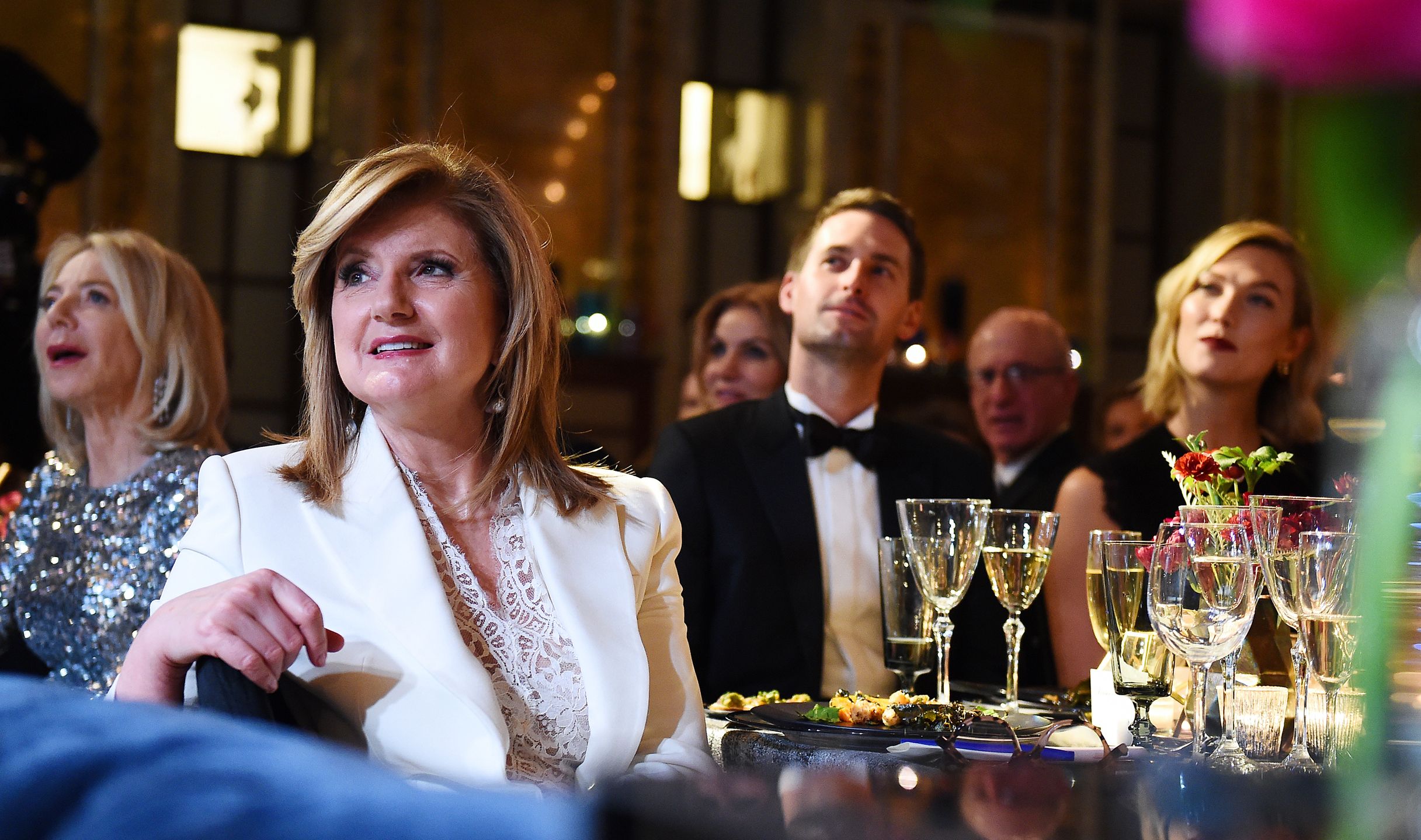 Któregoś z kolejnych intensywnych dni Arianna Huffington zasłabła w pracy, uderzyła głową o biurko, a kiedy się ocknęła, okazało się, że leży w kałuży własnej krwi. Wtedy przyszło "oświecenie"