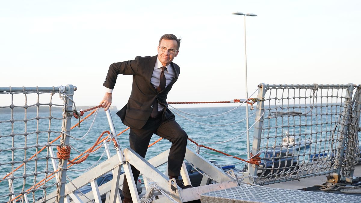 GOTLAND, SWEDEN - OCTOBER 13: Ulf Kristersson, Prime Minister of Sweden, arriving aboard HMS Diamond before holding bilateral talks with Prime Minister Rishi Sunak as he attends the Joint Expeditionary Summit (JEF) on the Baltic island of Gotland, on October 13, 2023 in Gotland, Sweden. (Photo by Stefan Rousseau - WPA Pool/Getty Images)
