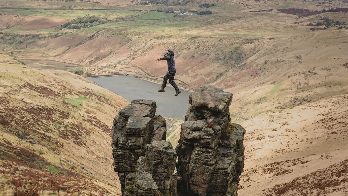 Trinnacle to specyficzna formacja skalna w Anglii, która przyciąga tysiące turystów co roku. 