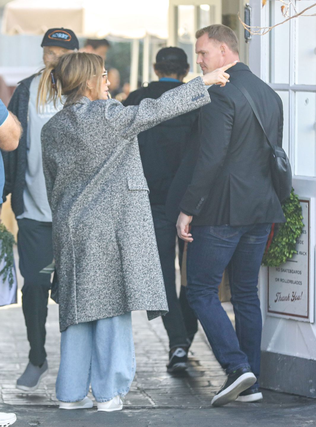 Jennifer Lopez promienieje u boku przystojnego ochroniarza