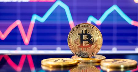 Rekordowy kurs bitcoina. "Efekt korzystnego otoczenia makroekonomicznego"