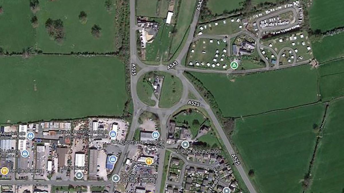 Państwo Howatsonowie mogą pochwalić się domem znajdującym się na środku skrzyżowania