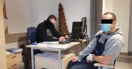 Warszawa. Porachunki o choinki. Zniszczone drzewka, groźby i piła motorowa w tle