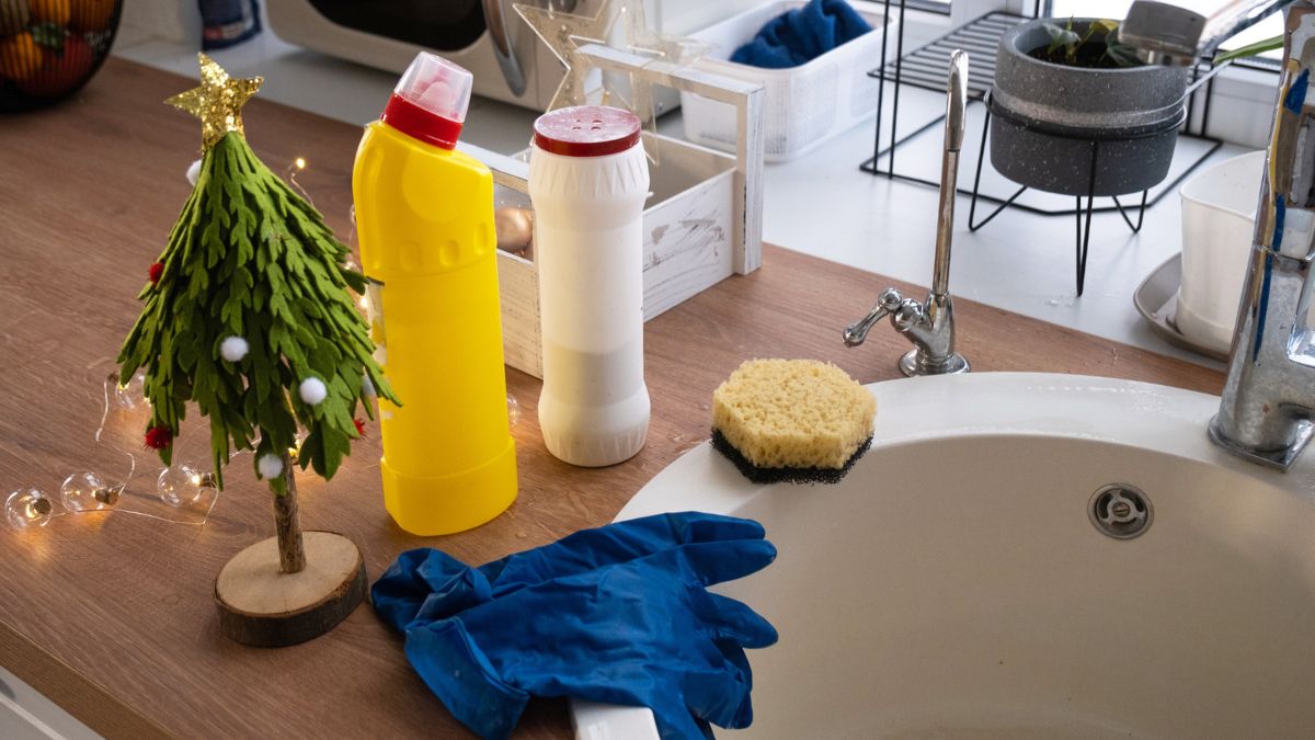 Sztuczna choinka i detergenty 