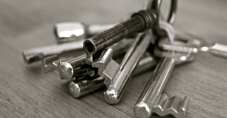 Coś bardzo dziwnego stało się z kluczami podpisującymi DNSSEC. Czy są powody do obaw?