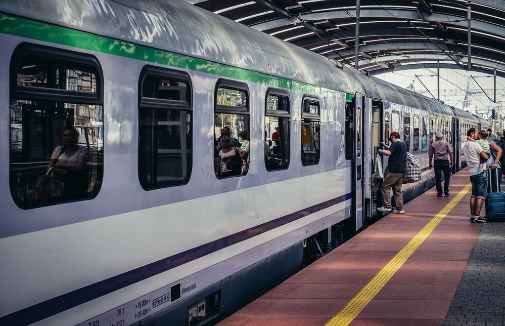 PKP uczy pasażerów, jak należy zachowywać się w pociągu