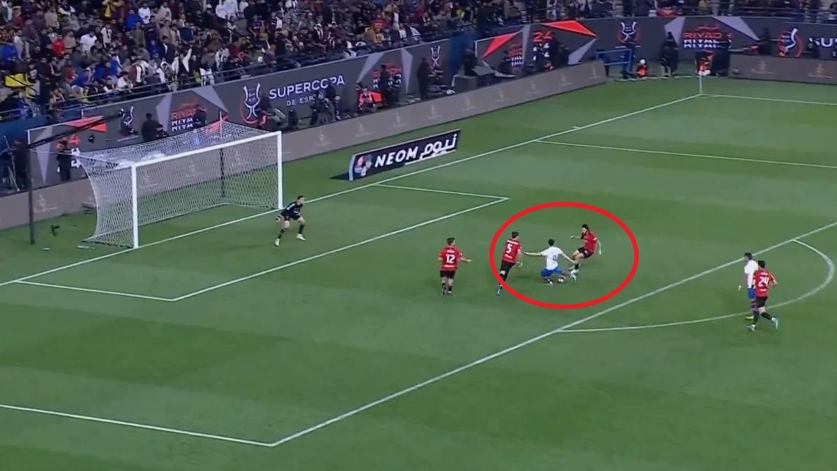 Zdjęcie okładkowe artykułu: Twitter / Screen / Eleven Sports / Na zdjęciu: Robert Lewandowski strzelił gola w meczu z Osasuną