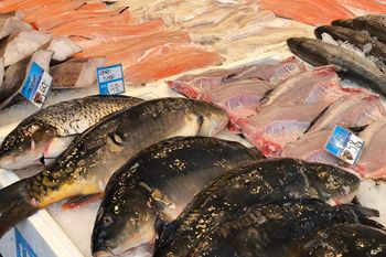 Sprawdziłam, ile kosztują ryby na targu. W smażalni sporo przepłacamy