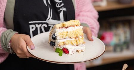 Torcik z kremem i dżemem w mega zakręconej wersji totalnie zawróci ci w głowie