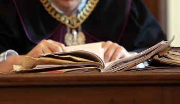Nielegalnie składował odpady. Odpowie za to przed sądem