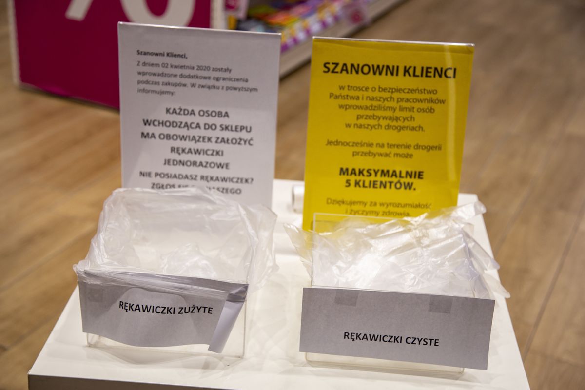 Koronawirus. Kwarantanna pracowników marketu w galerii handlowej w Białymstoku