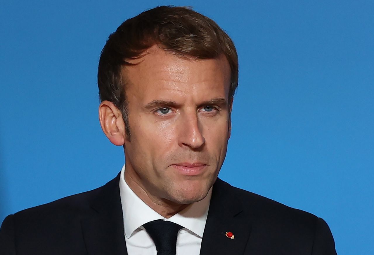 Szczyt UE. Macron: Czekamy na konkretne gesty ze strony Polski 