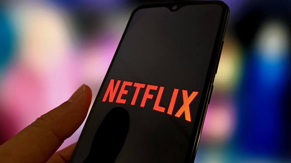 SUQIAN, CHINA - OCTOBER 22, 2025 - An illustration photo shows Netflix logo in a smartphone in Suqian, Jiangsu Province, China on October 22, 2025. (Photo credit should read CFOTO/Future Publishing via Getty Images)