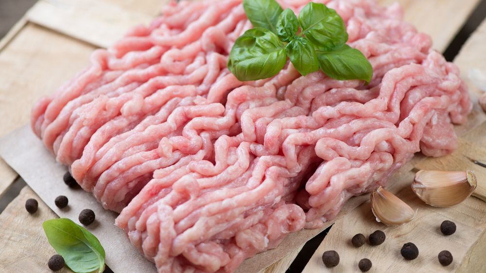 Surowe mięso mielone z indyka (93% mięsa, 7% tłuszczu)